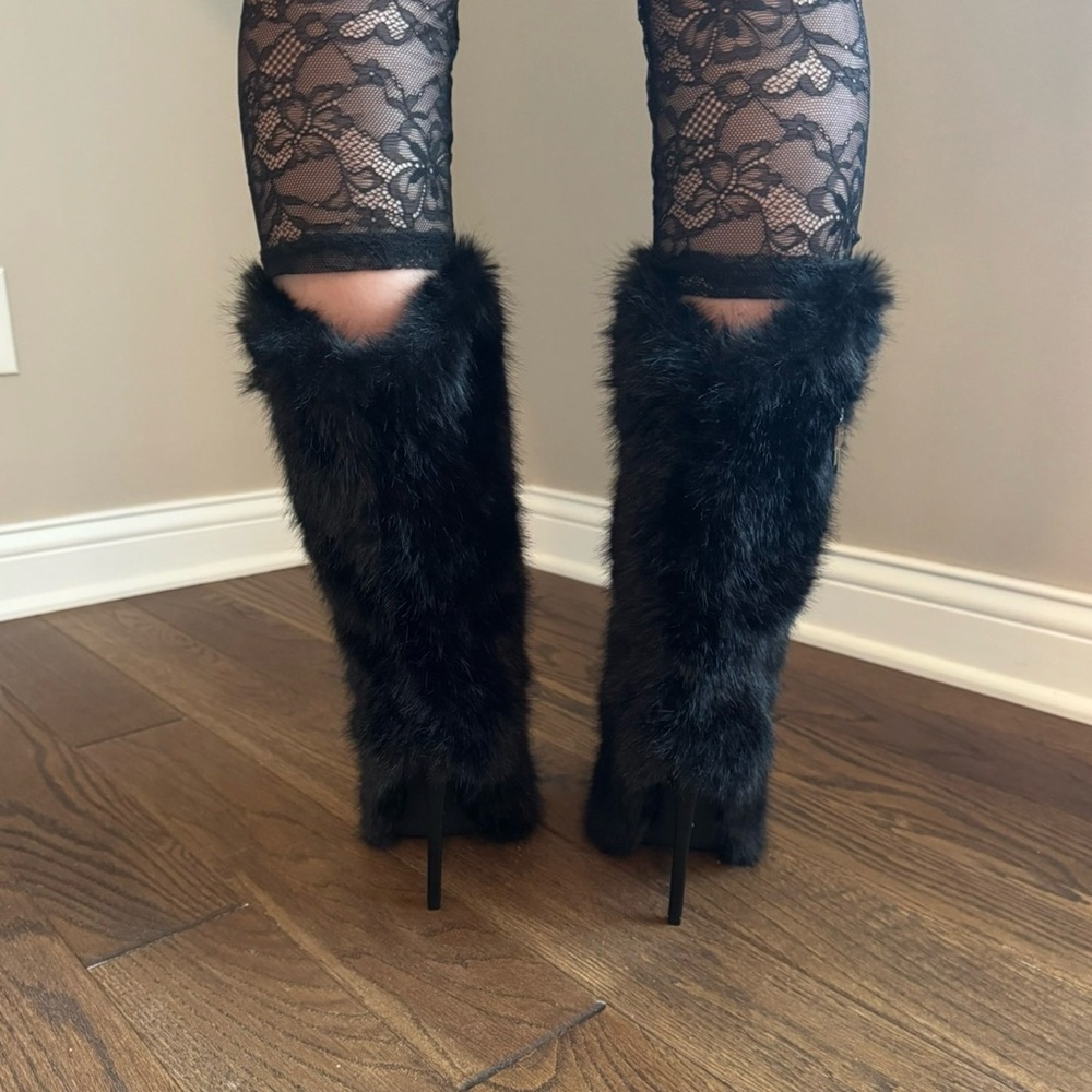 Chic Black Fur Heeled Boots - Picture 3 of 5